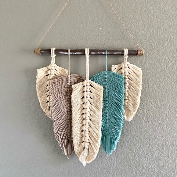 Macrame Feather Wall Hanging - Picture 1 of 3
